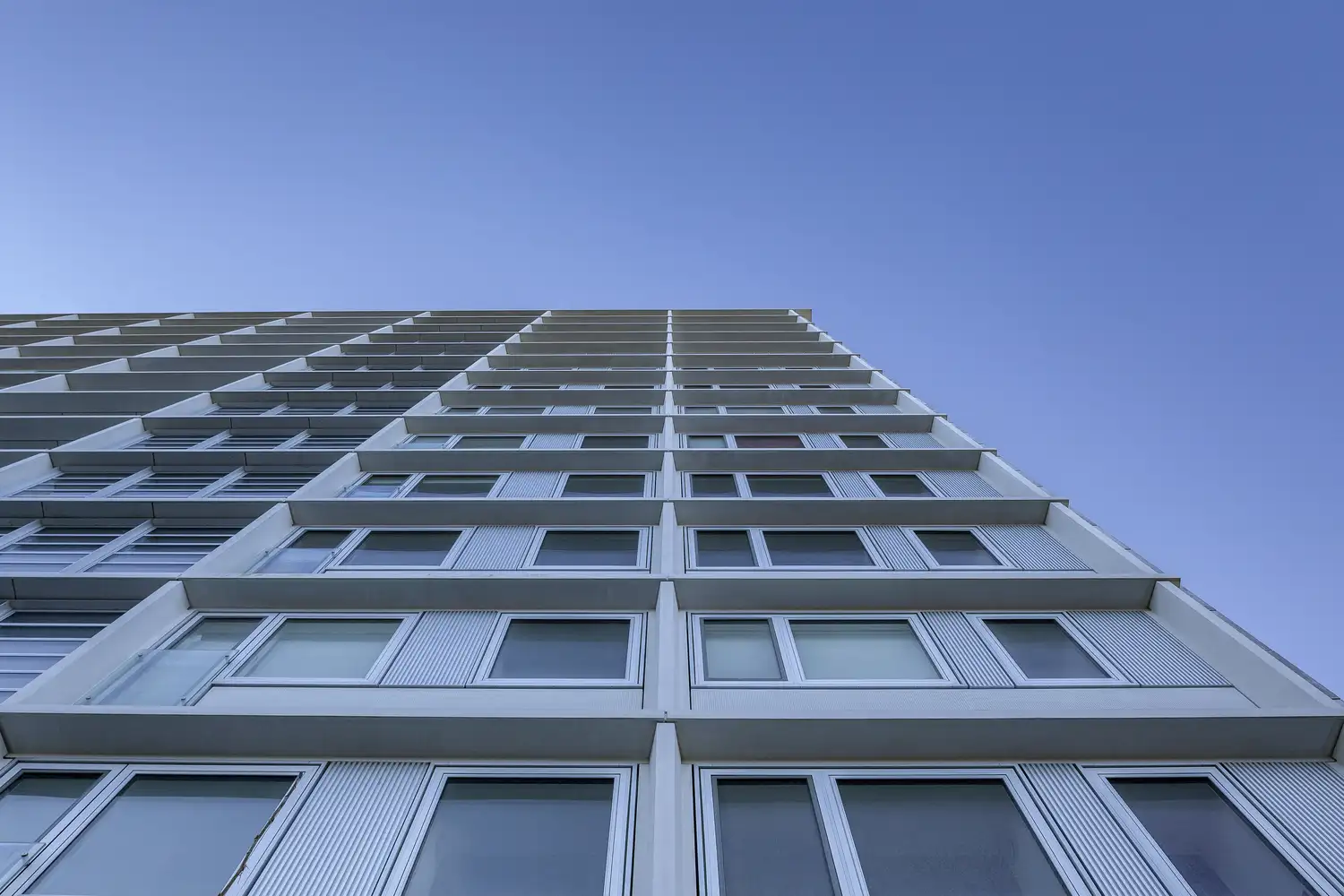 Een uitzicht op de balkons van Sorgenfrivang in Denemarken