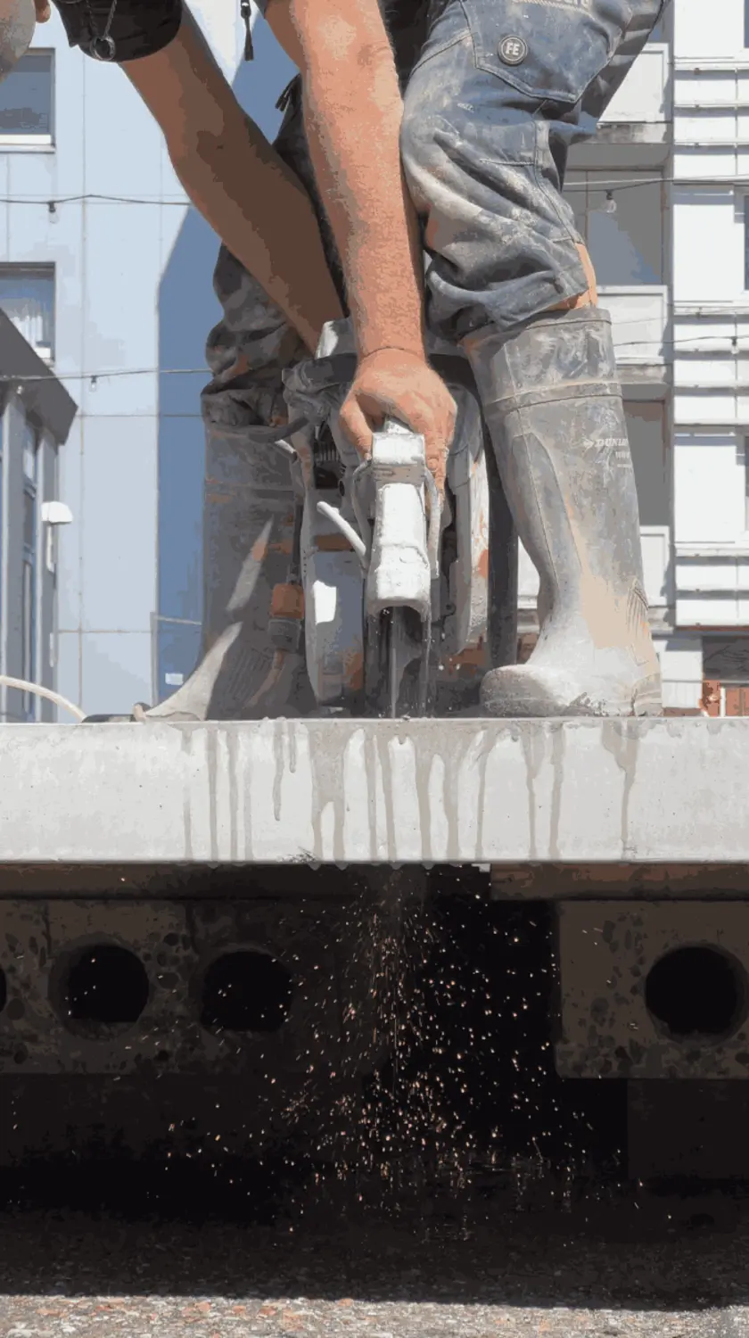Processing of a balcony slab in Ultra High Performance Concrete (UHPC) from Hi-Con, used as flooring in the 4>1 Pavilion in Holstebro.
