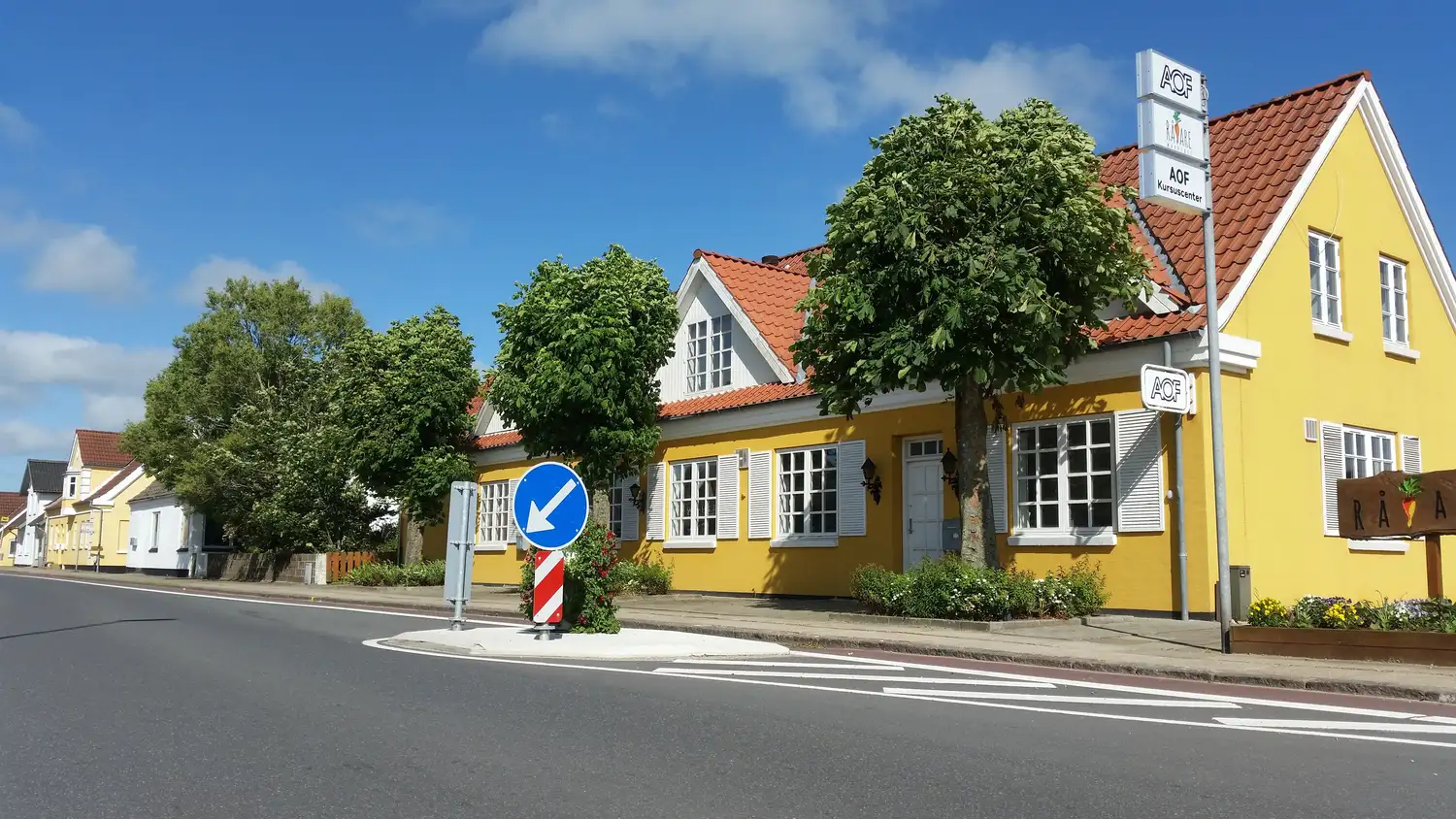 Modern chikanes in ultra high performance concrete for Danish Municipality