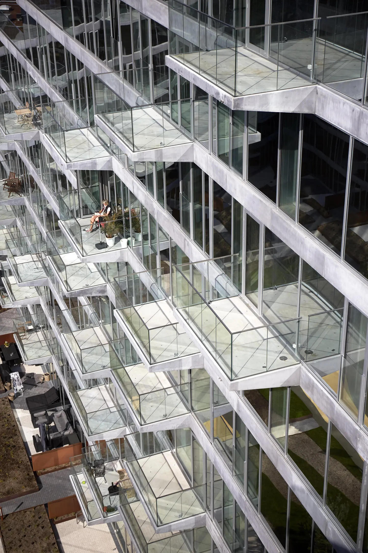 Slanke balkons met glazen balustrade
