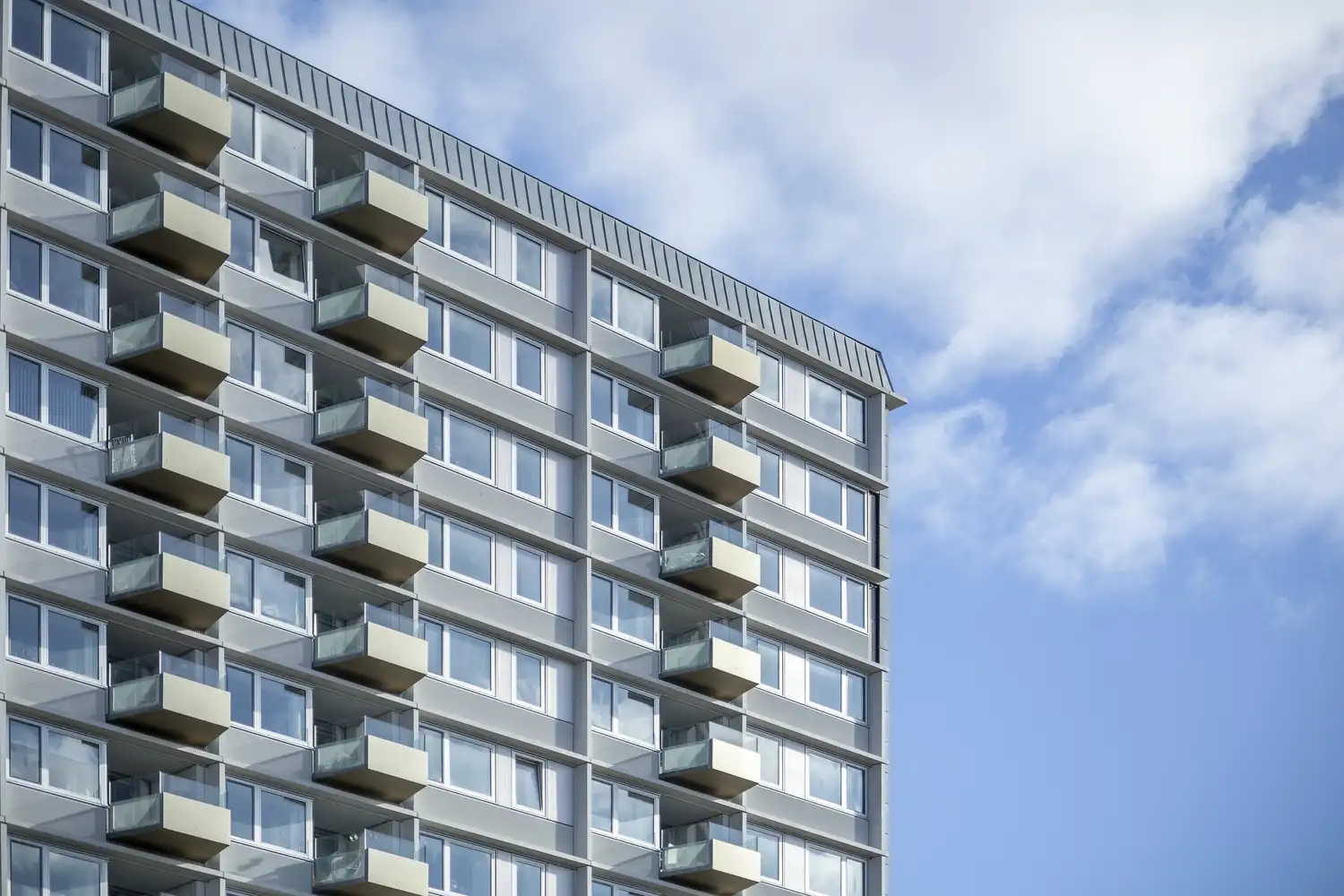 Een uitzicht op de balkons van Sorgenfrivang in Denemarken